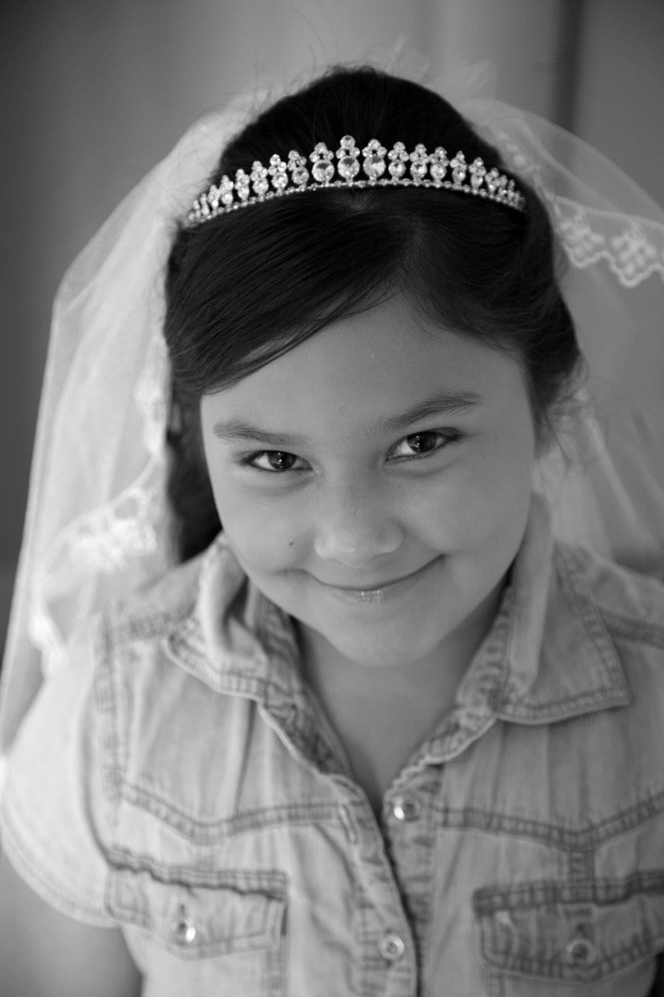 Black and white portrait of a girl in her first communion veil